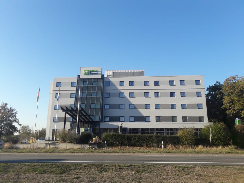 Außenansicht Holiday Inn Express Frankfurt - Airport