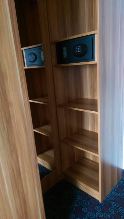 Schrank mit Safe Hotel am Dom