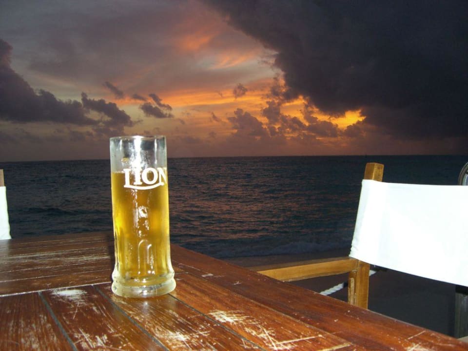 Romatik selbst beim Bier trinken  Diamonds Thudufushi