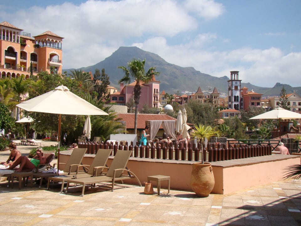 ... von der Poolterrasse aufs Nachbarhotel JOIA El Mirador by Iberostar