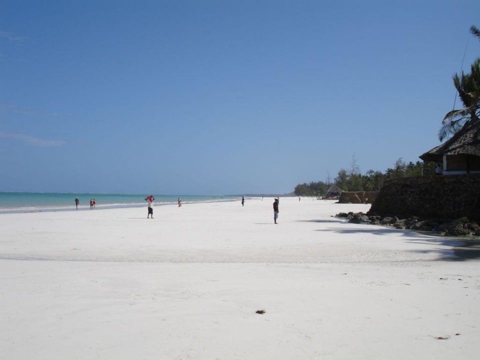 Der Galu Beach bei Ebbe Neptune Palm Beach Boutique Resort & Spa