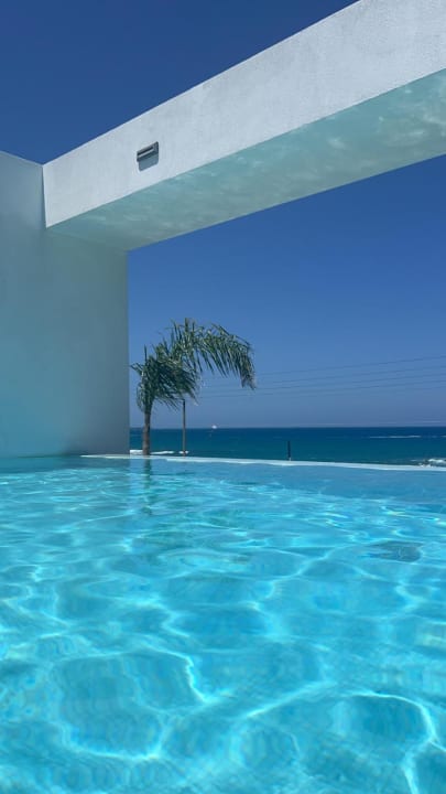 Pool Zen Luxury Villas & Suites, By ThinkVilla