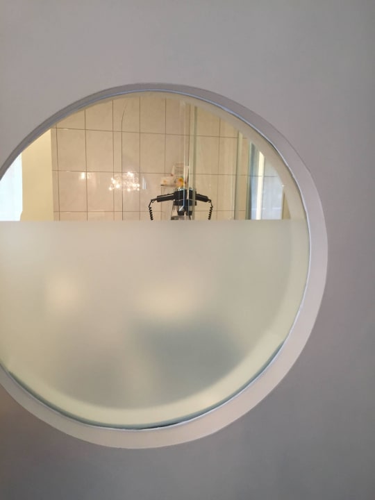 Blick vom Zimmer in das Badezimmer BLOCK Hotel & Living