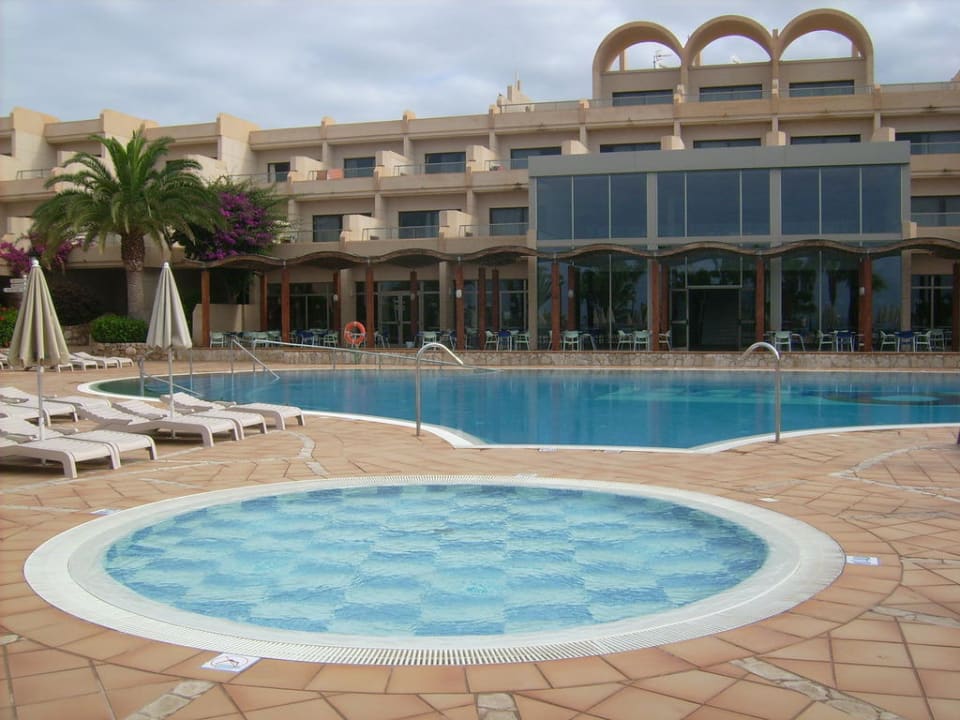 Haupthaus mit Pool SBH Hotel Taro Beach