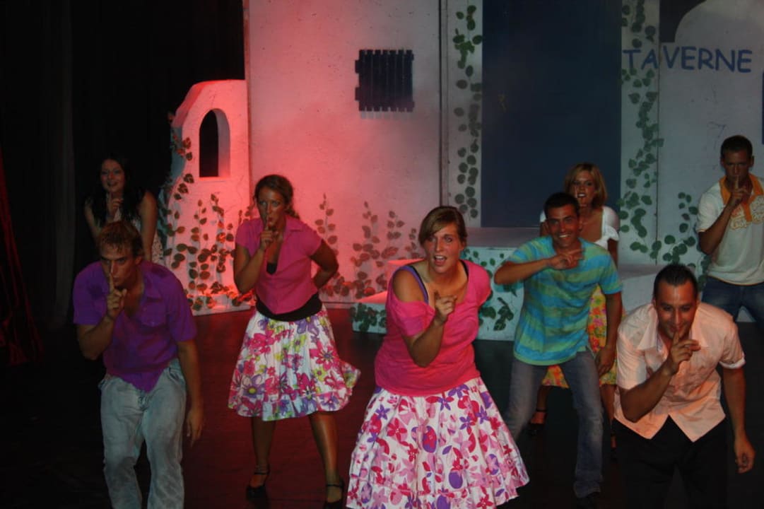 Abendliche Show  ROBINSON PAMFILYA