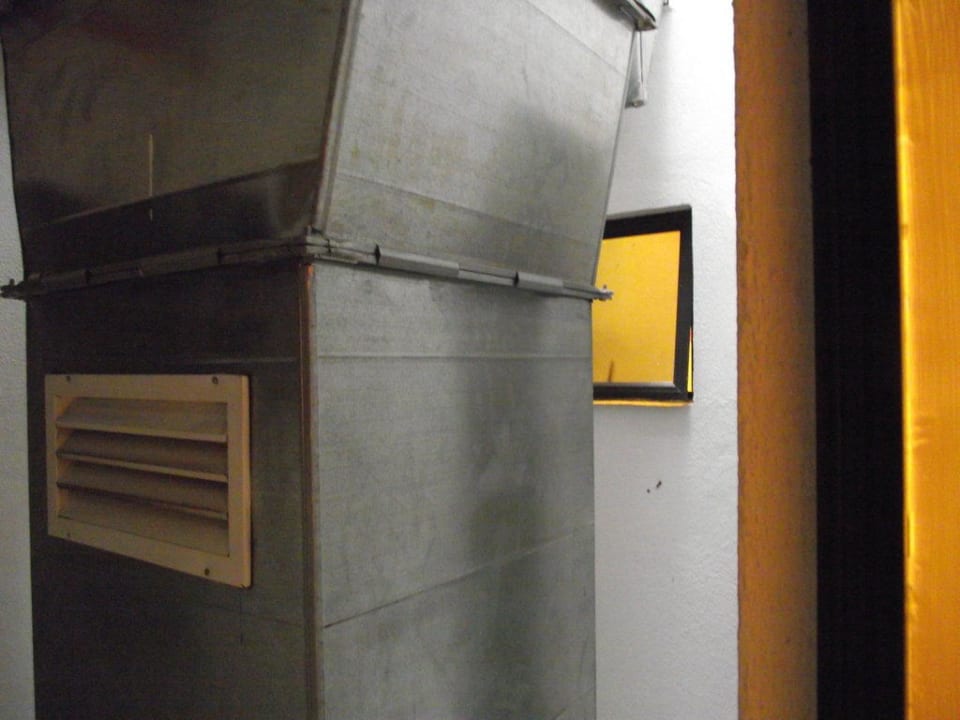 Blick in den Innenhof nach rechts (etwas Licht) My Hotel @ Sentral