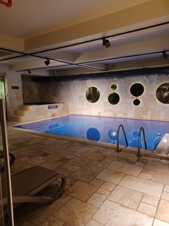 Pool Delta Hotels by Marriott Istanbul Vadi