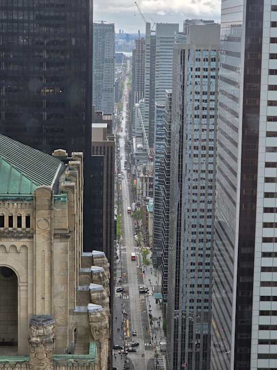 Ausblick One King West Hotel & Residence
