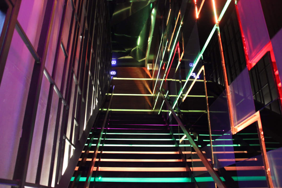 Treppe zur Zoom Bar JC Kevin Sathorn Bangkok Hotel