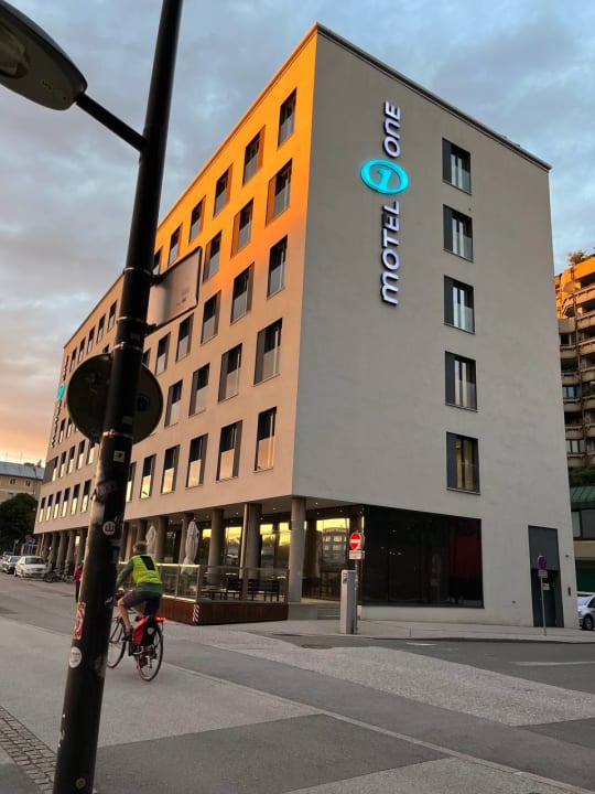 Außenansicht Motel One Salzburg-Mirabell