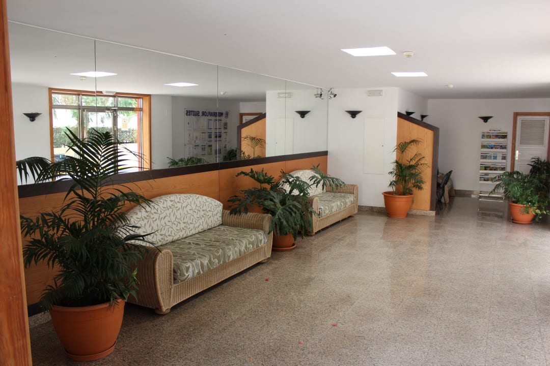 Lobby HL Miraflor Suites Hotel