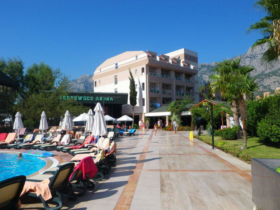 Vor dem Pool Greenwood Kemer Resort