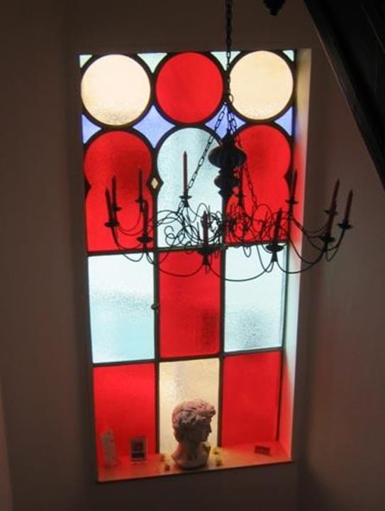 Fenster im Treppenhaus Hotel Village
