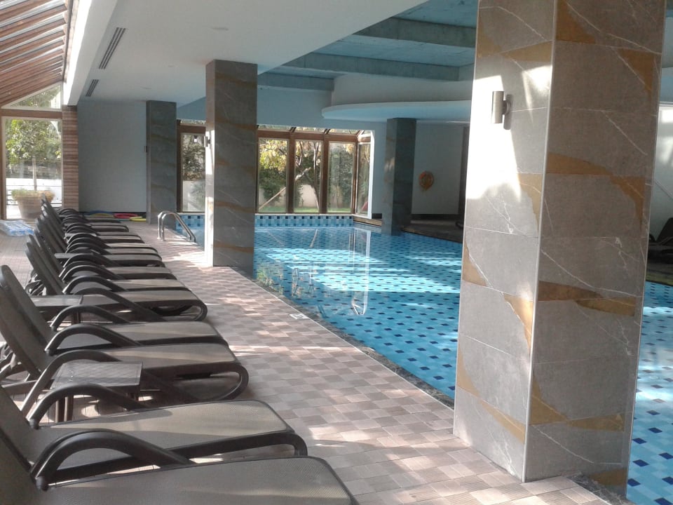 Innenpool Port Side Resort Hotel