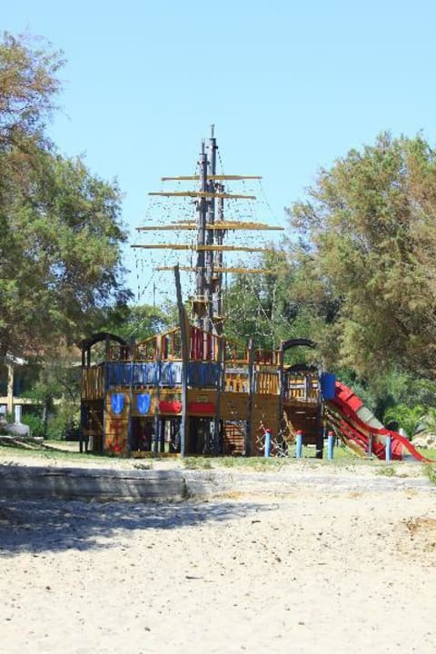 Spielplatz Domes Aulūs Zante, Autograph Collection