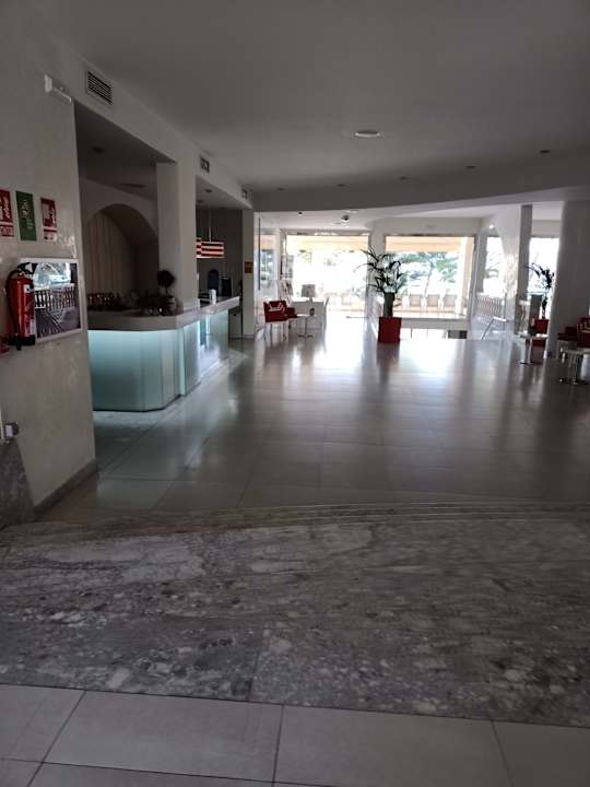 Lobby Iberostar Waves Pinos Park