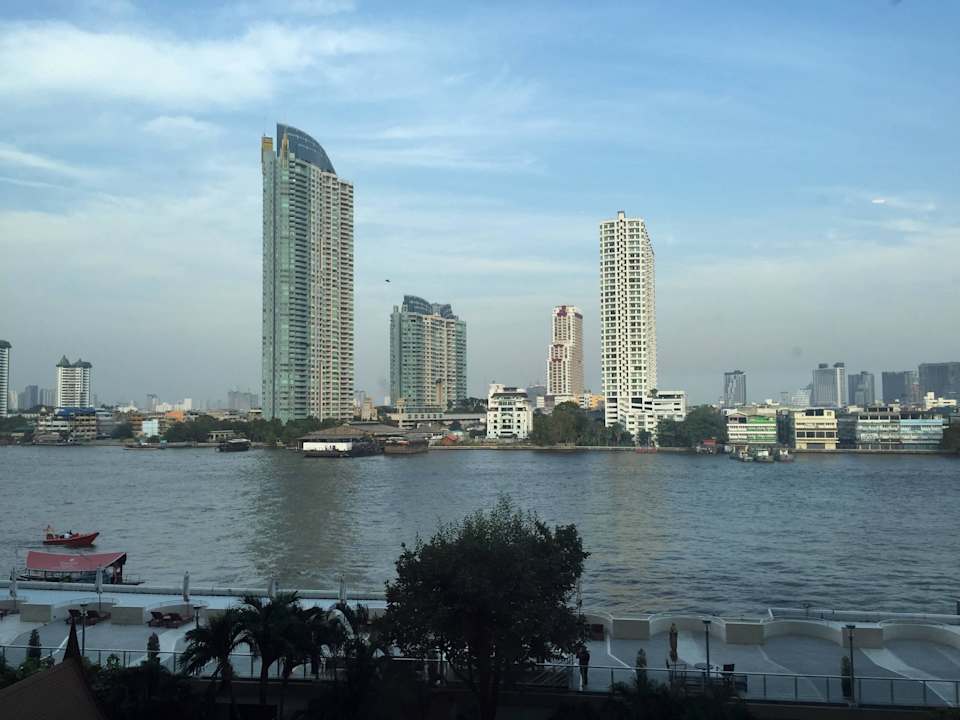 Blick aus dem Zimmer Ramada Plaza by Wyndham Bangkok Menam Riverside