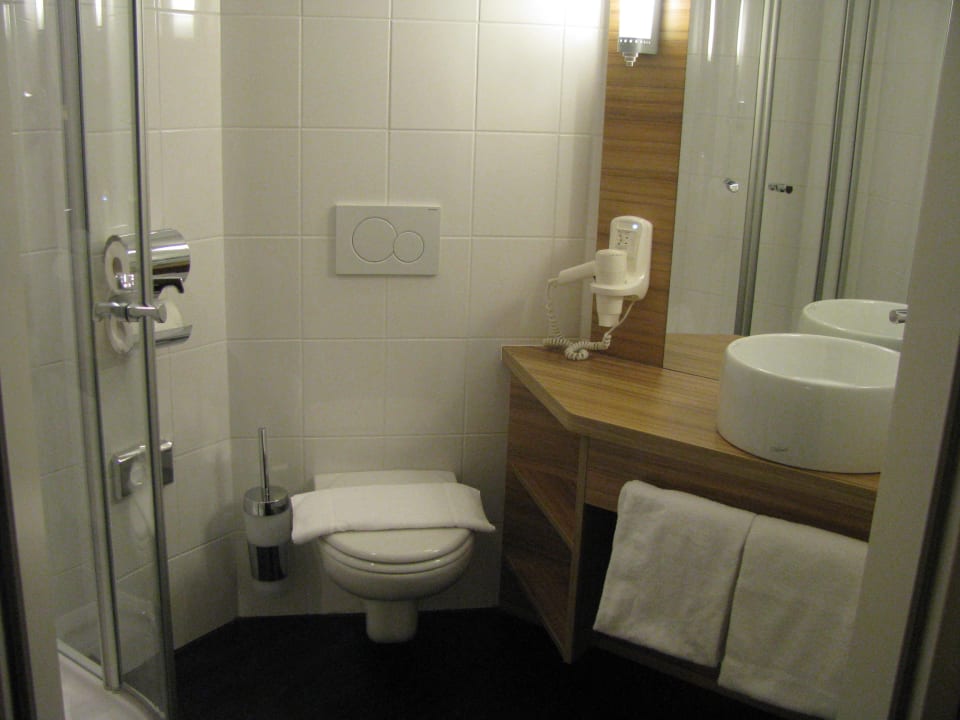 Badezimmer Leonardo Hotel Vienna Schönbrunn