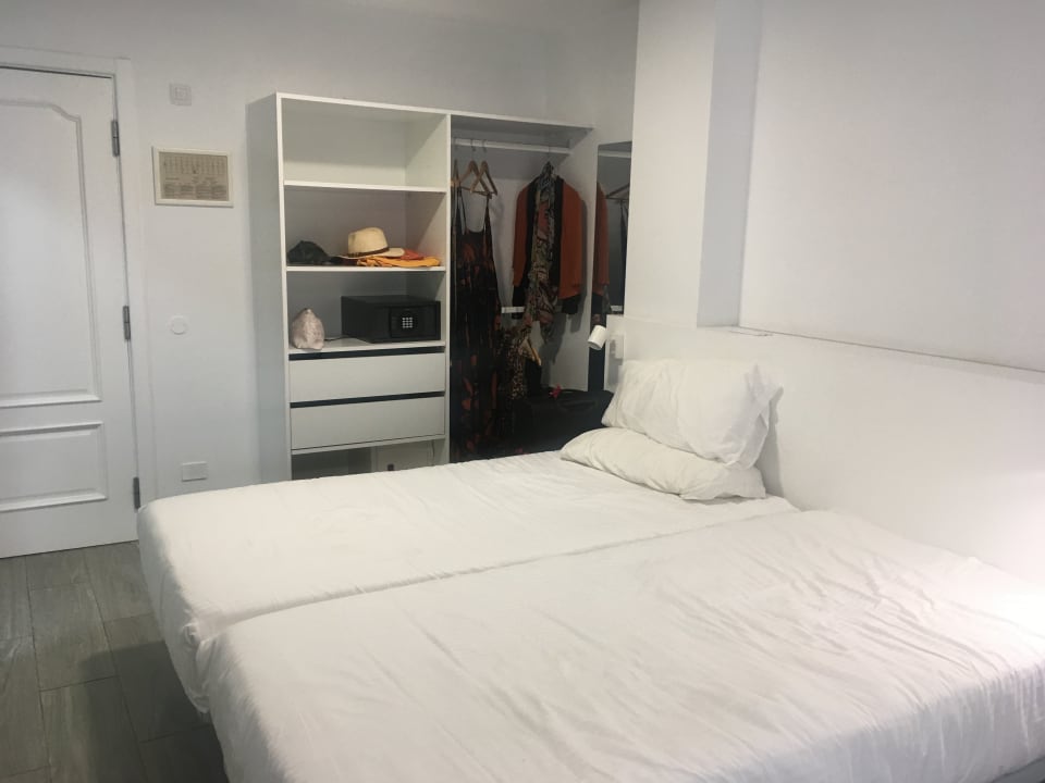 Zimmer Skyview Hotel