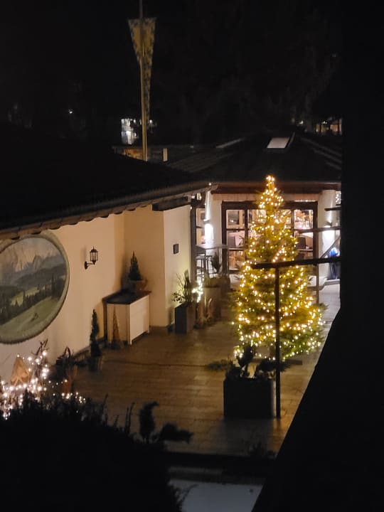 Außenansicht Hotel Zugspitze