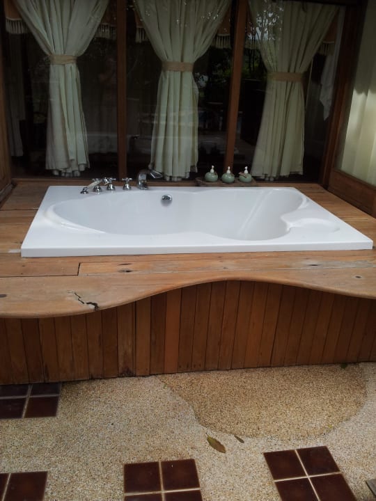 Aussenwanne Santhiya Koh Phangan Resort & Spa