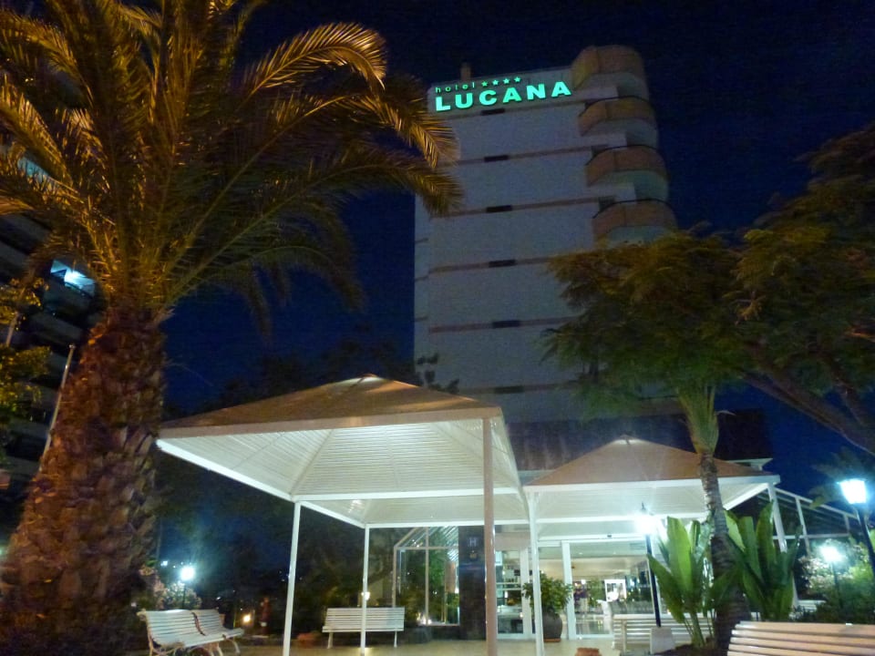 Nächtliche Ansicht Hotel Lucana allsun Hotel Lucana