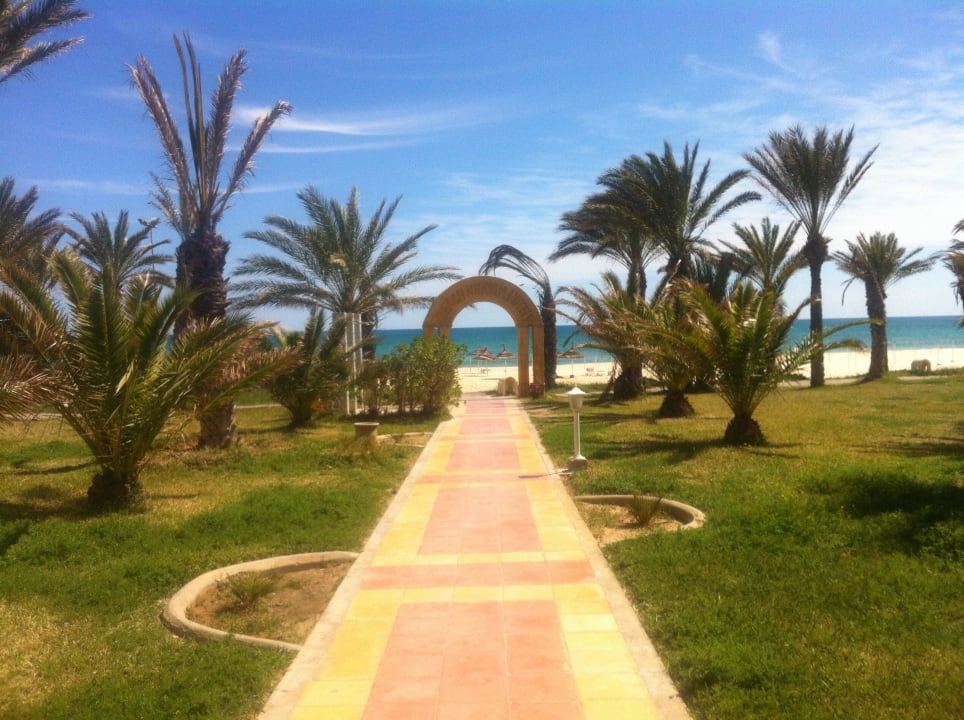 Von unserem Bungalow zum Strand Dar Khayam