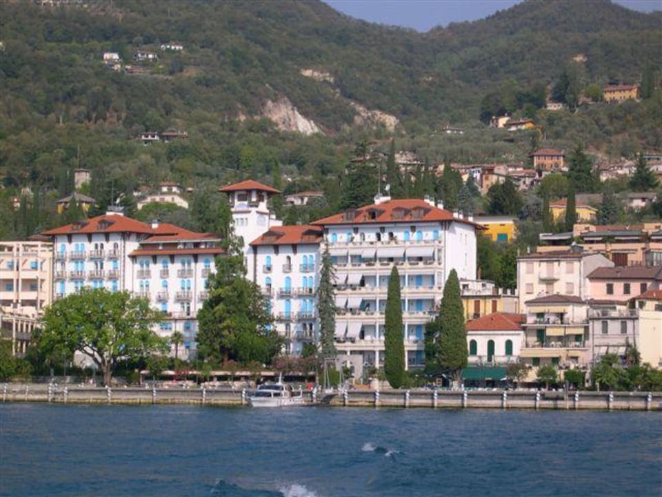 Savoy Palace vom See aus gesehen Hotel Savoy Palace