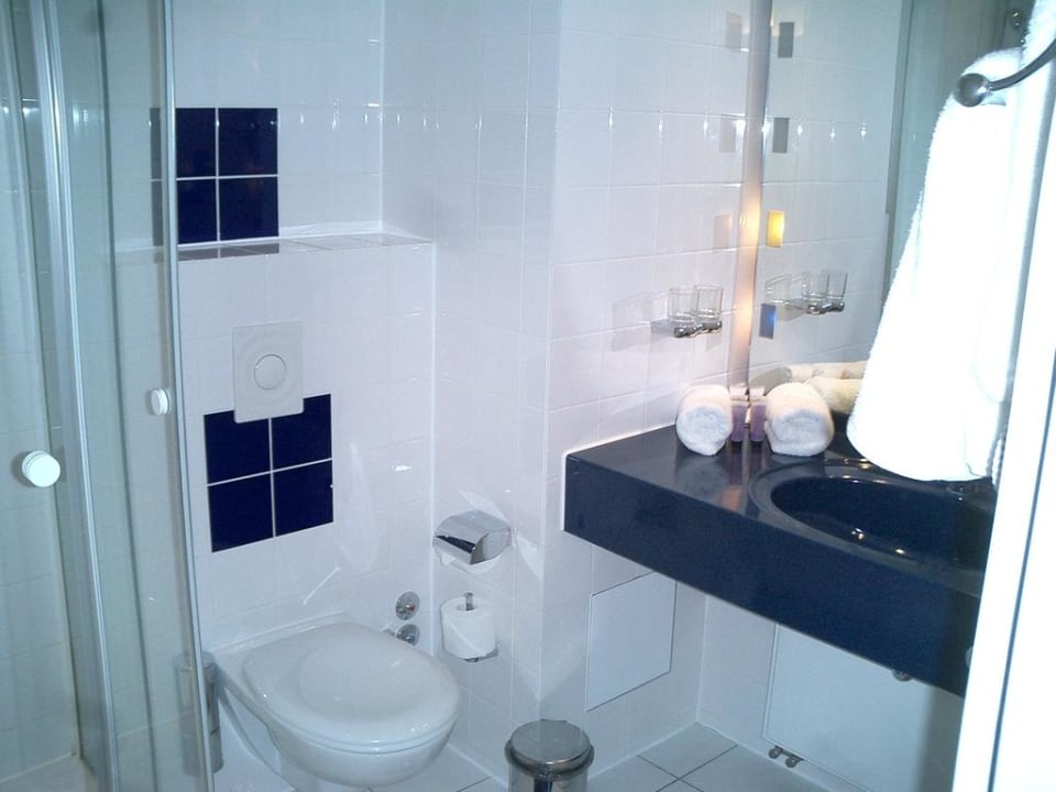 Zimmer 232: Bad INNSIDE by Meliá Bremen