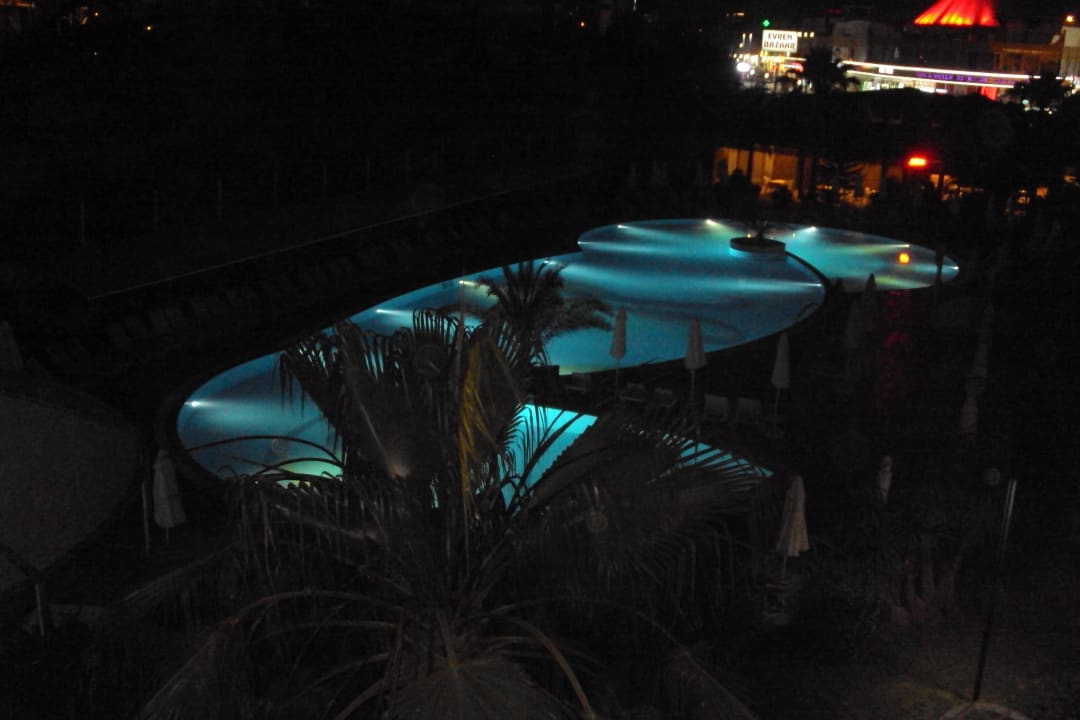 Pool von Zimmer 5209 am Abend Calimera Hane Garden