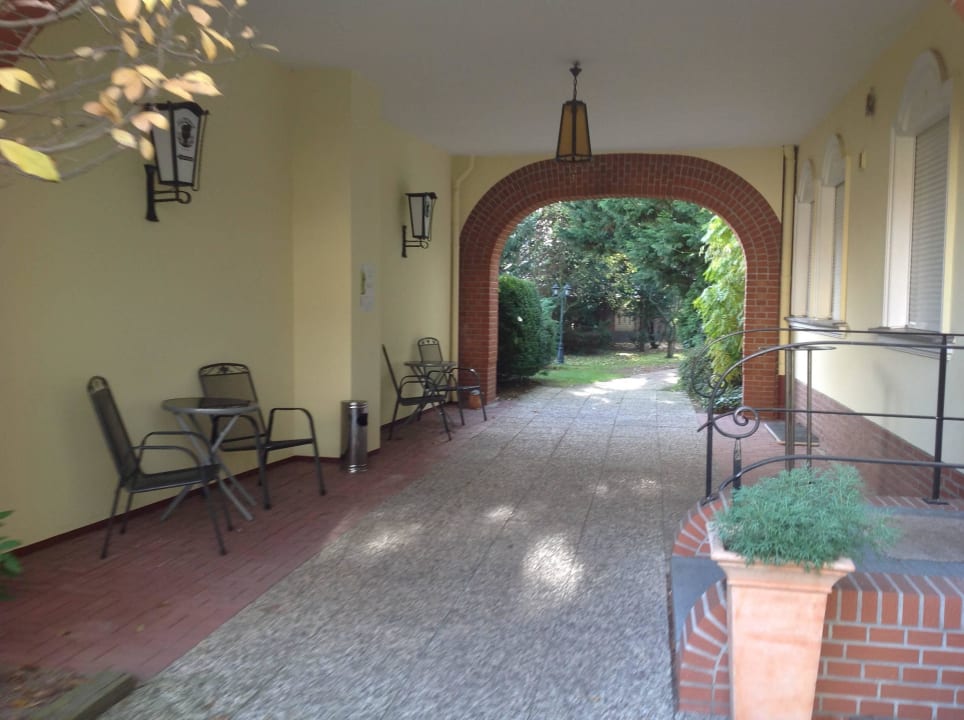 Der Weg zum Parkplatz Hotel Helenenhof