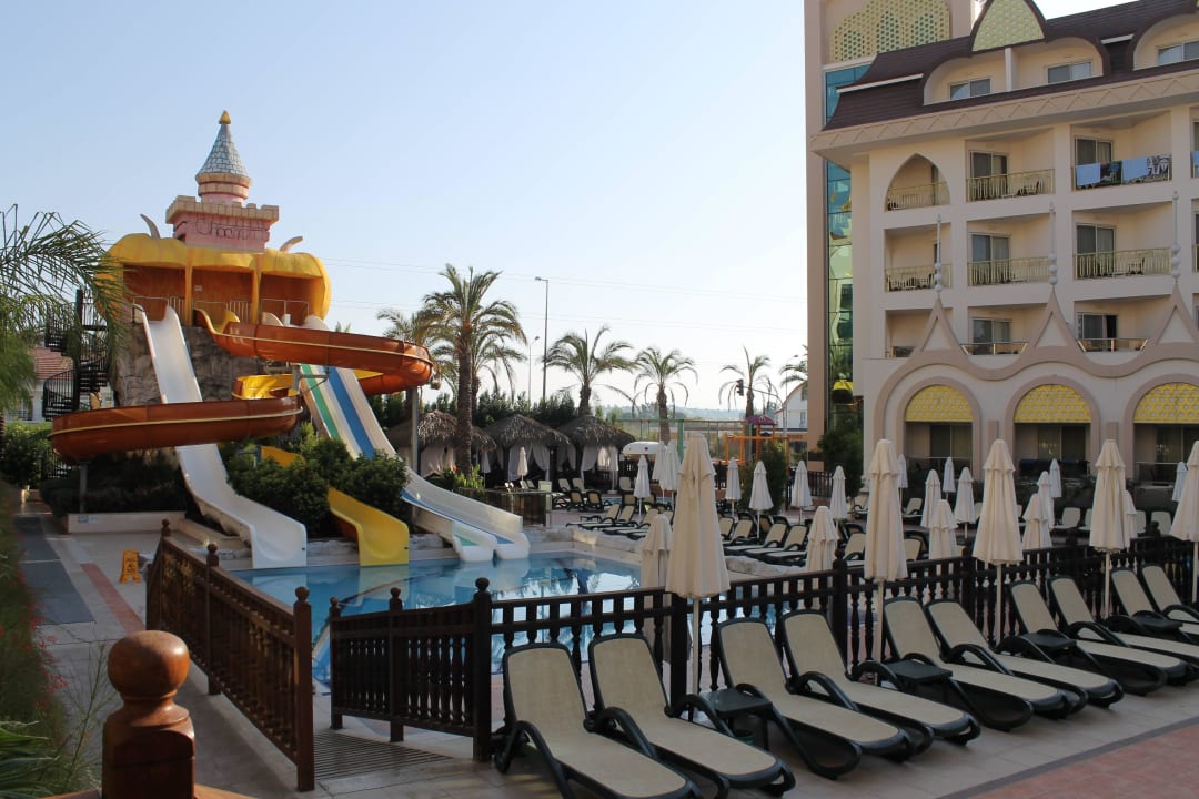 Rutsche Well Palace Side