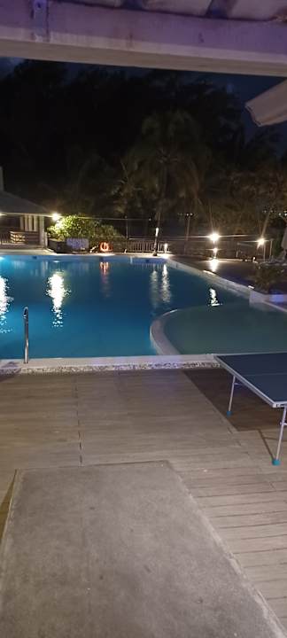 Pool Le Peninsula Bay Beach Resort & Spa