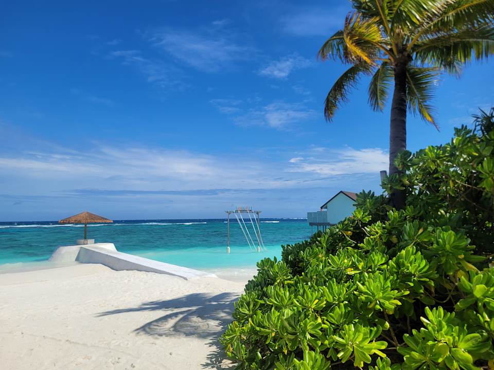 Strand OBLU SELECT at Sangeli Island