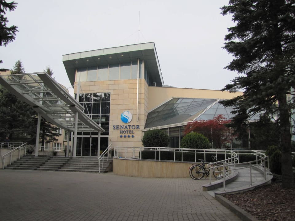 Główne wejście Hotel Senator