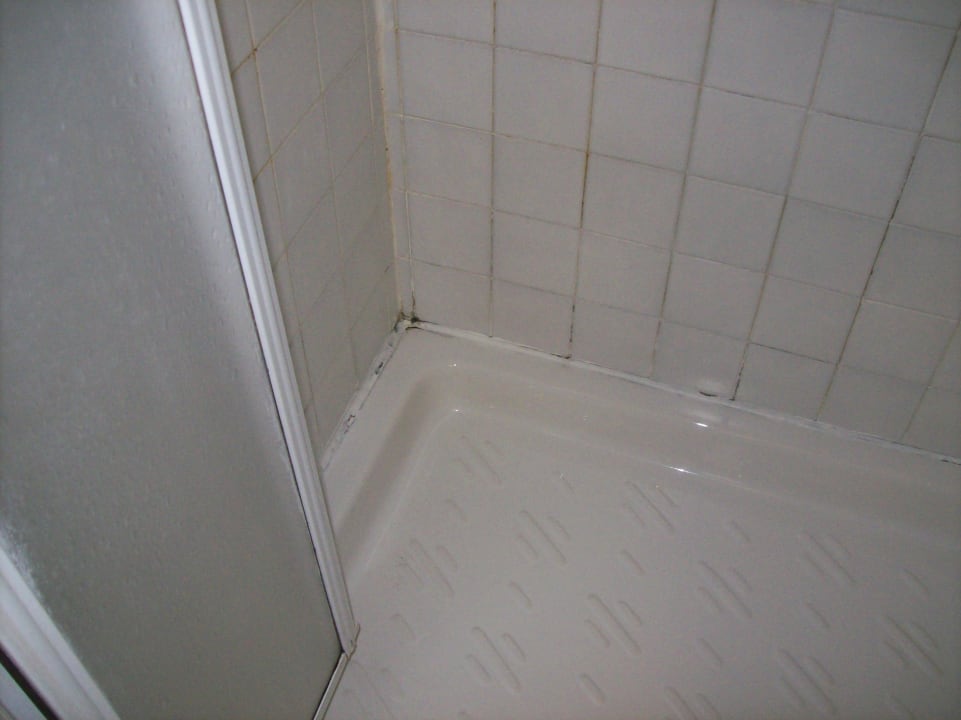 Schimmel in der Dusche Hotel Caravelle & MiniCaravelle