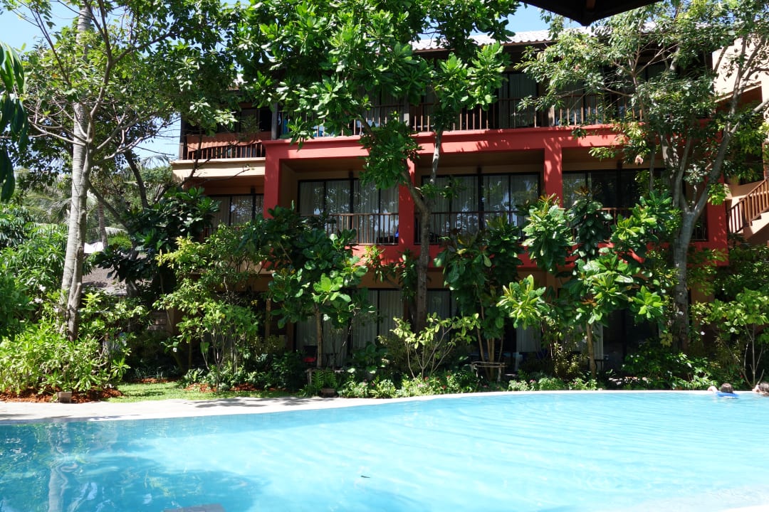 Pool mit Teil vom Gebäude! Buri Rasa Village Phangan