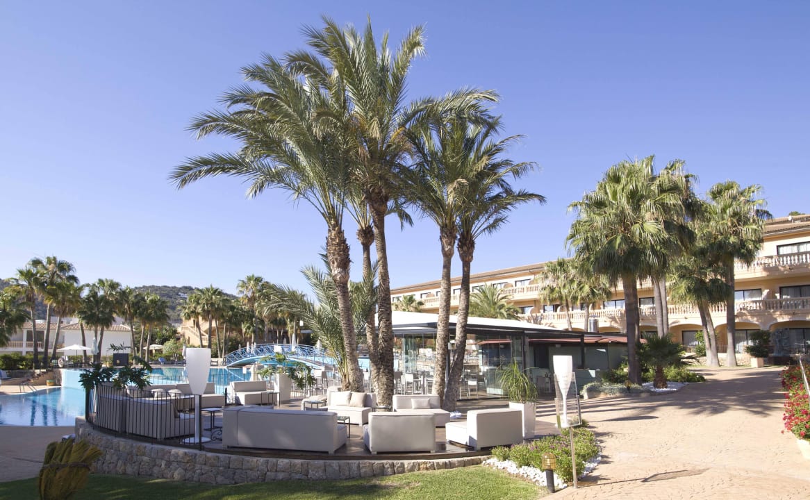 Outdoor Living Mon Port Hotel & Spa