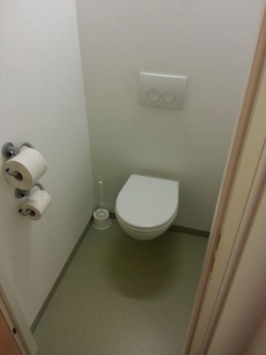 Saubere Toilette B&B HOTEL Regensburg-Ost