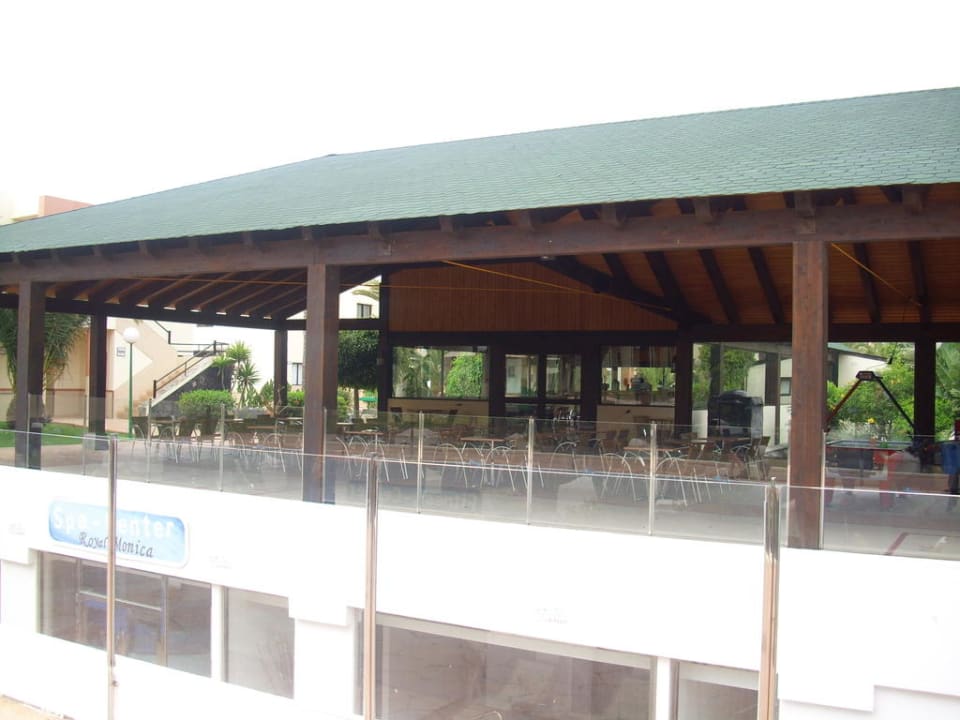 Die Palapa-Bar oben, unten der Spa-Bereich SBH Hotel Royal Monica