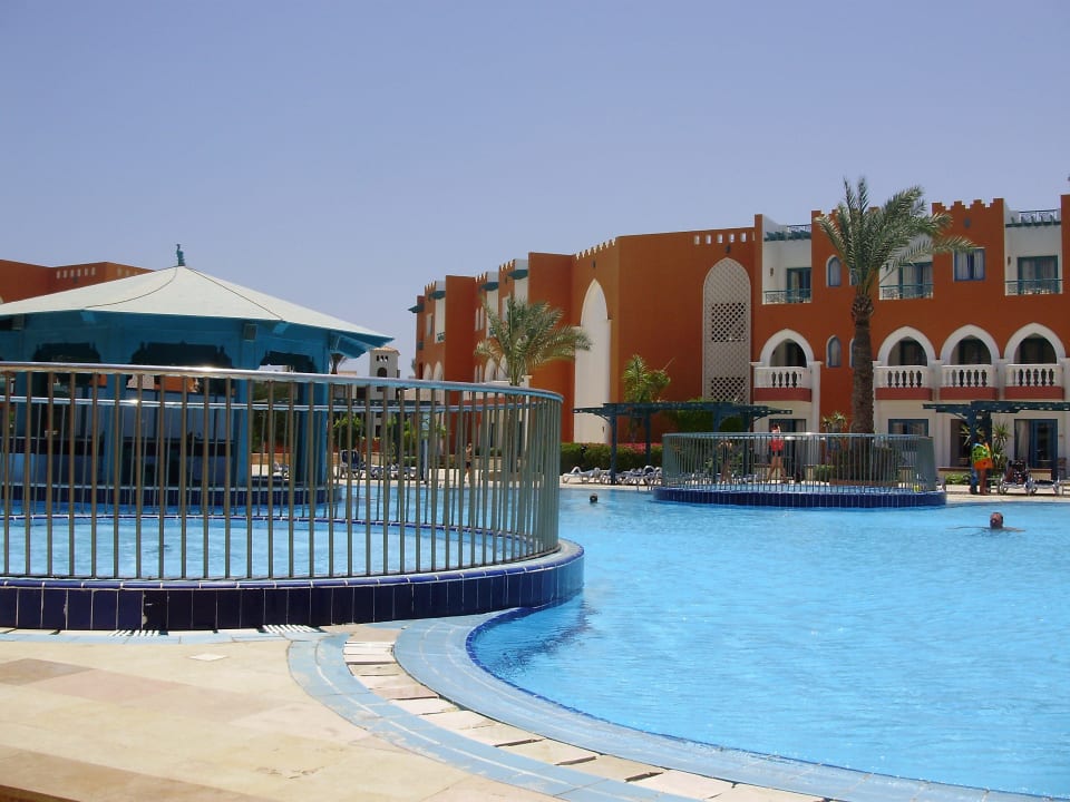 Бассейн SUNRISE Garden Beach Resort