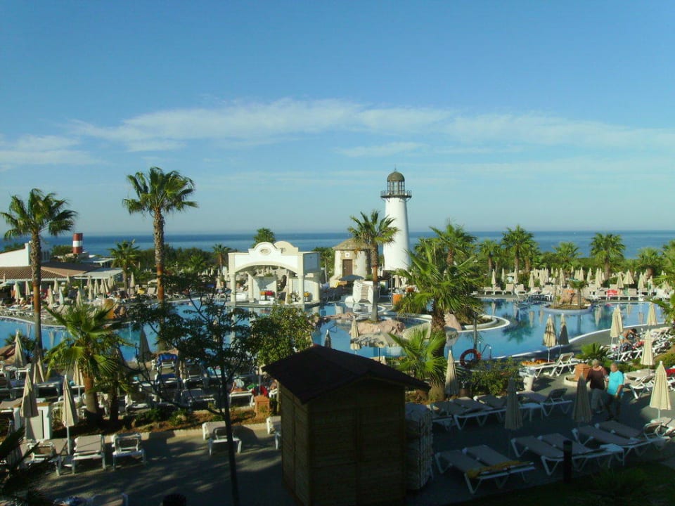 Blick über die Poollandschaft mit Poolbar Hotel Riu Chiclana