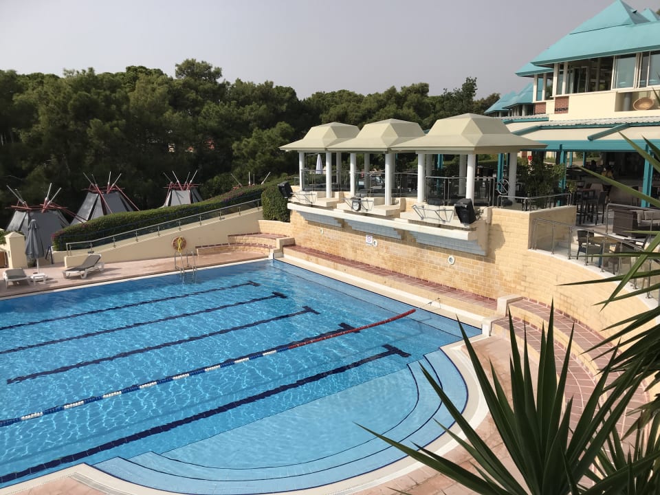 Pool ROBINSON PAMFILYA