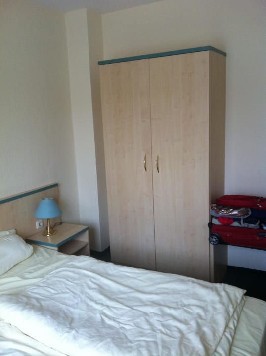 Kleiderschrank St.Joseph Hotel Hamburg St.Pauli Kiez Reeperbahn