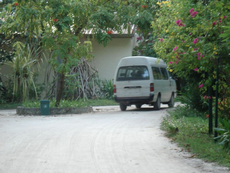 Kleinbus auf Kuramathi Kuramathi Maldives
