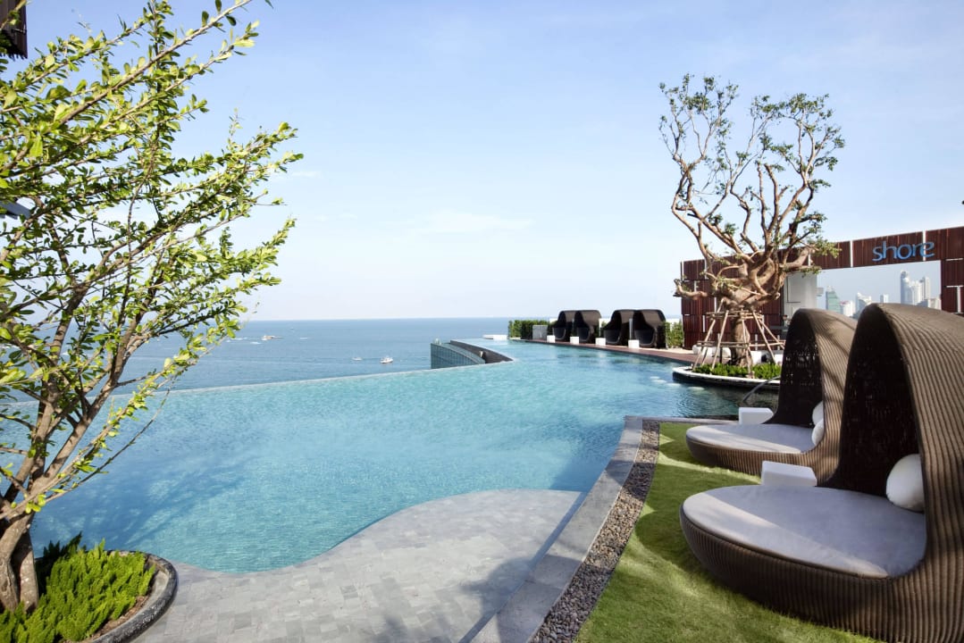 Infinity pool Hilton Pattaya