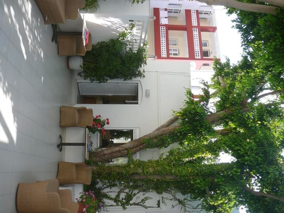 Innenhof Troulis Apart-Hotel