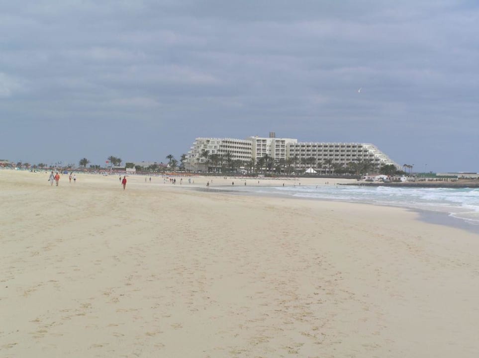 Hotel vom Strand aus gesehen Hotel Riu Oliva Beach Resort