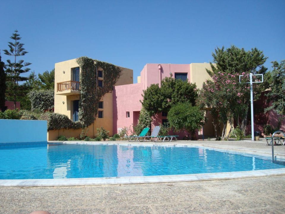 der 2. kleinere Pool Dessole Dolphin Bay Resort