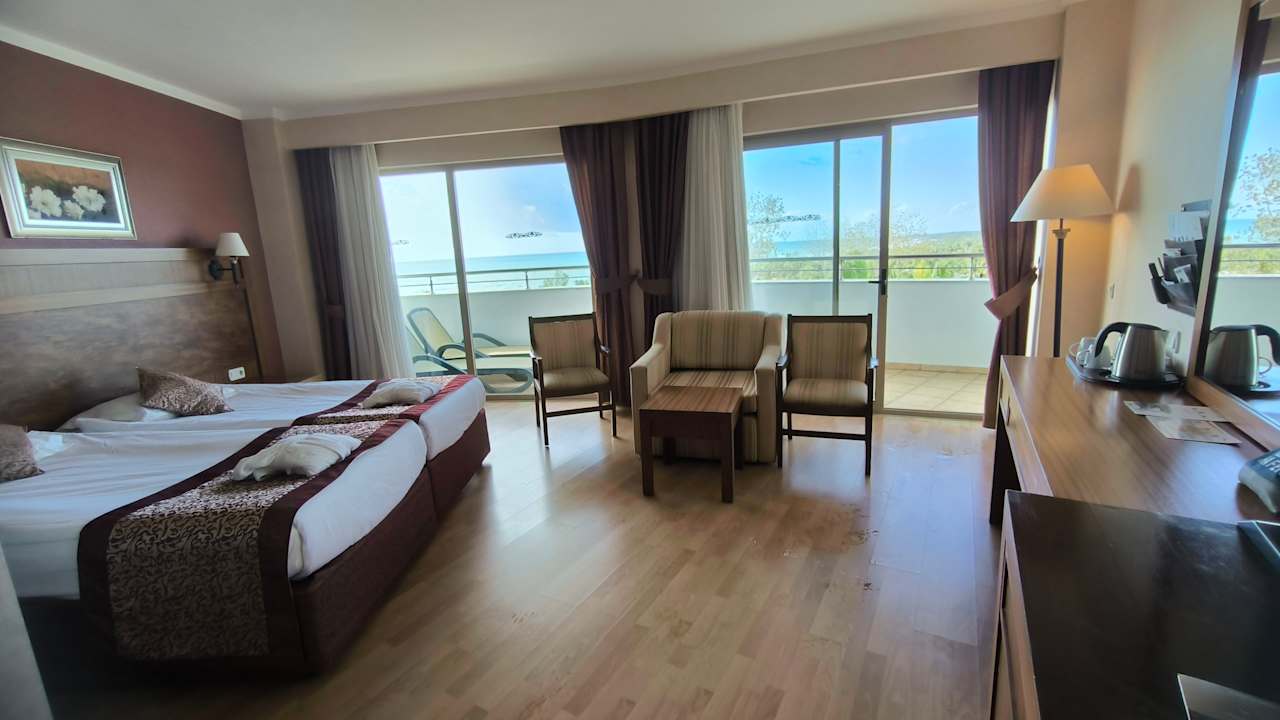 Zimmer Alba Royal Hotel